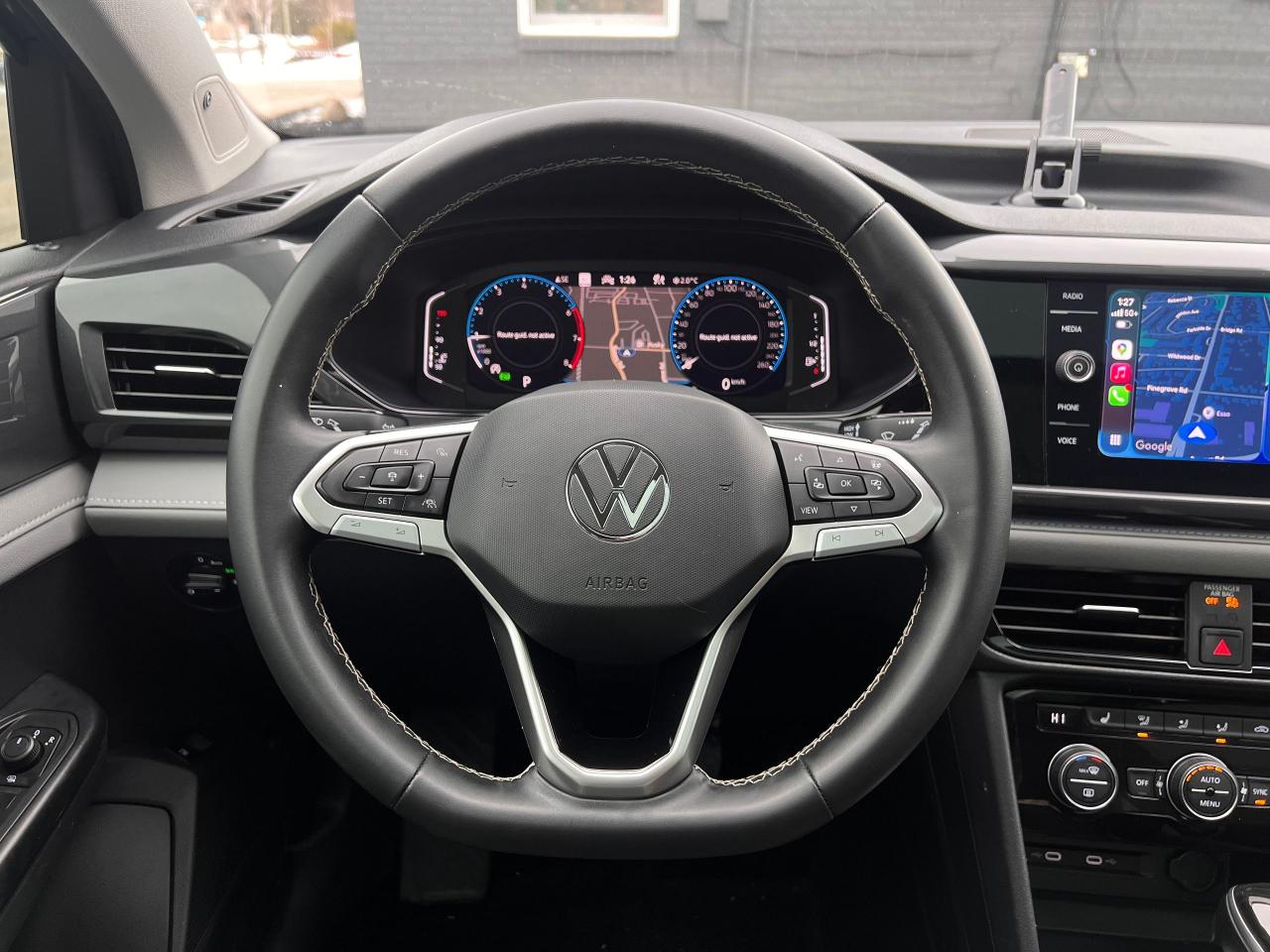 2023 Volkswagen Taos SEL 4MOTION NO ACCIDENTS FULLY LOADED Photo