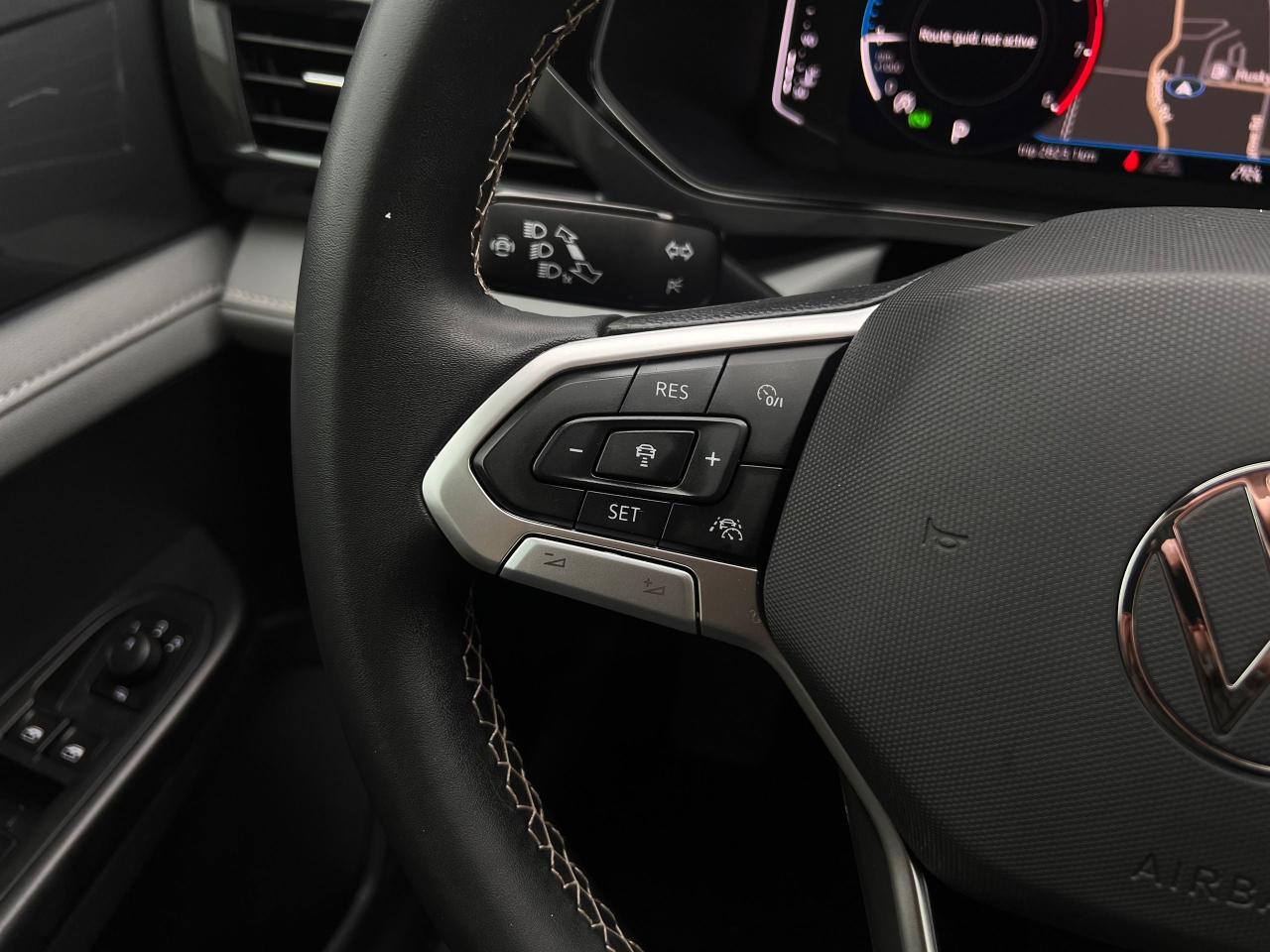 2023 Volkswagen Taos SEL 4MOTION NO ACCIDENTS FULLY LOADED Photo