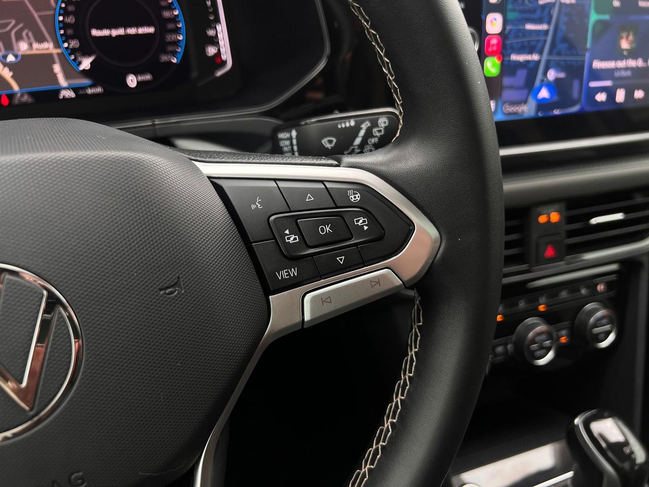 2023 Volkswagen Taos SEL 4MOTION NO ACCIDENTS FULLY LOADED Photo