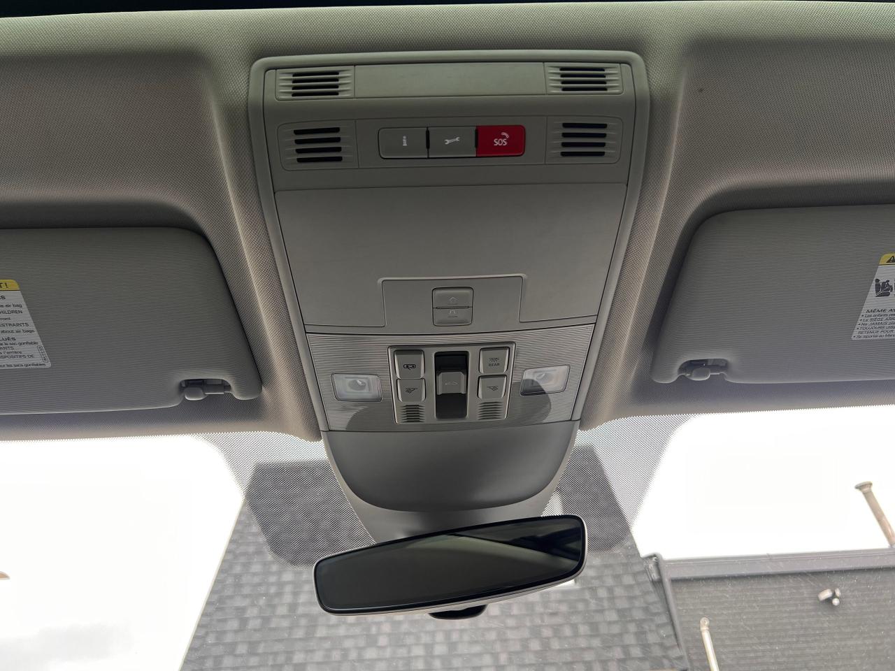 2023 Volkswagen Taos SEL 4MOTION NO ACCIDENTS FULLY LOADED Photo