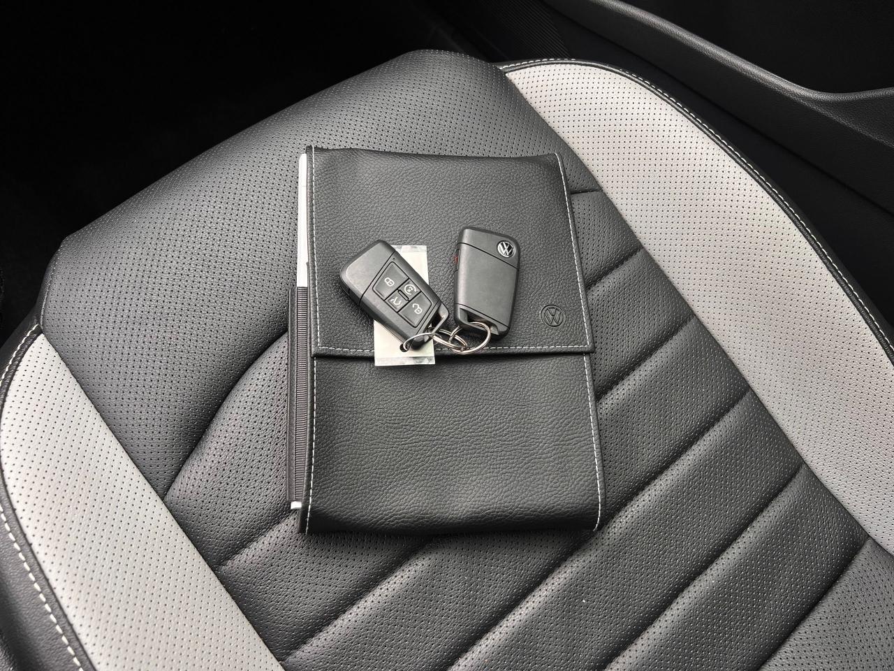 2023 Volkswagen Taos SEL 4MOTION NO ACCIDENTS FULLY LOADED Photo