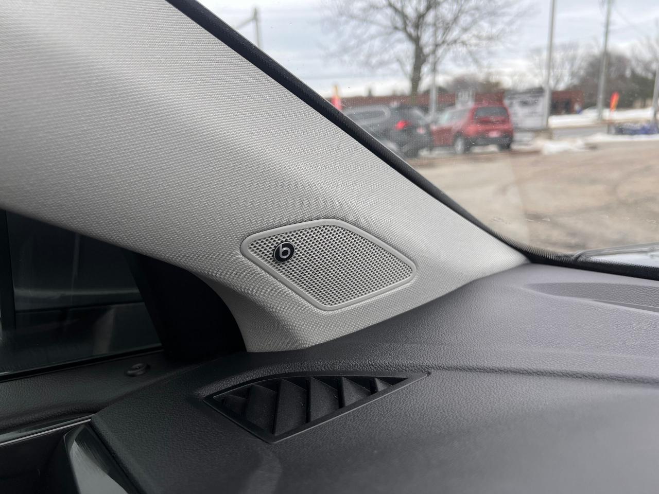 2023 Volkswagen Taos SEL 4MOTION NO ACCIDENTS FULLY LOADED Photo