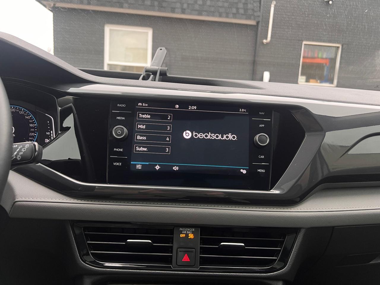 2023 Volkswagen Taos SEL 4MOTION NO ACCIDENTS FULLY LOADED Photo