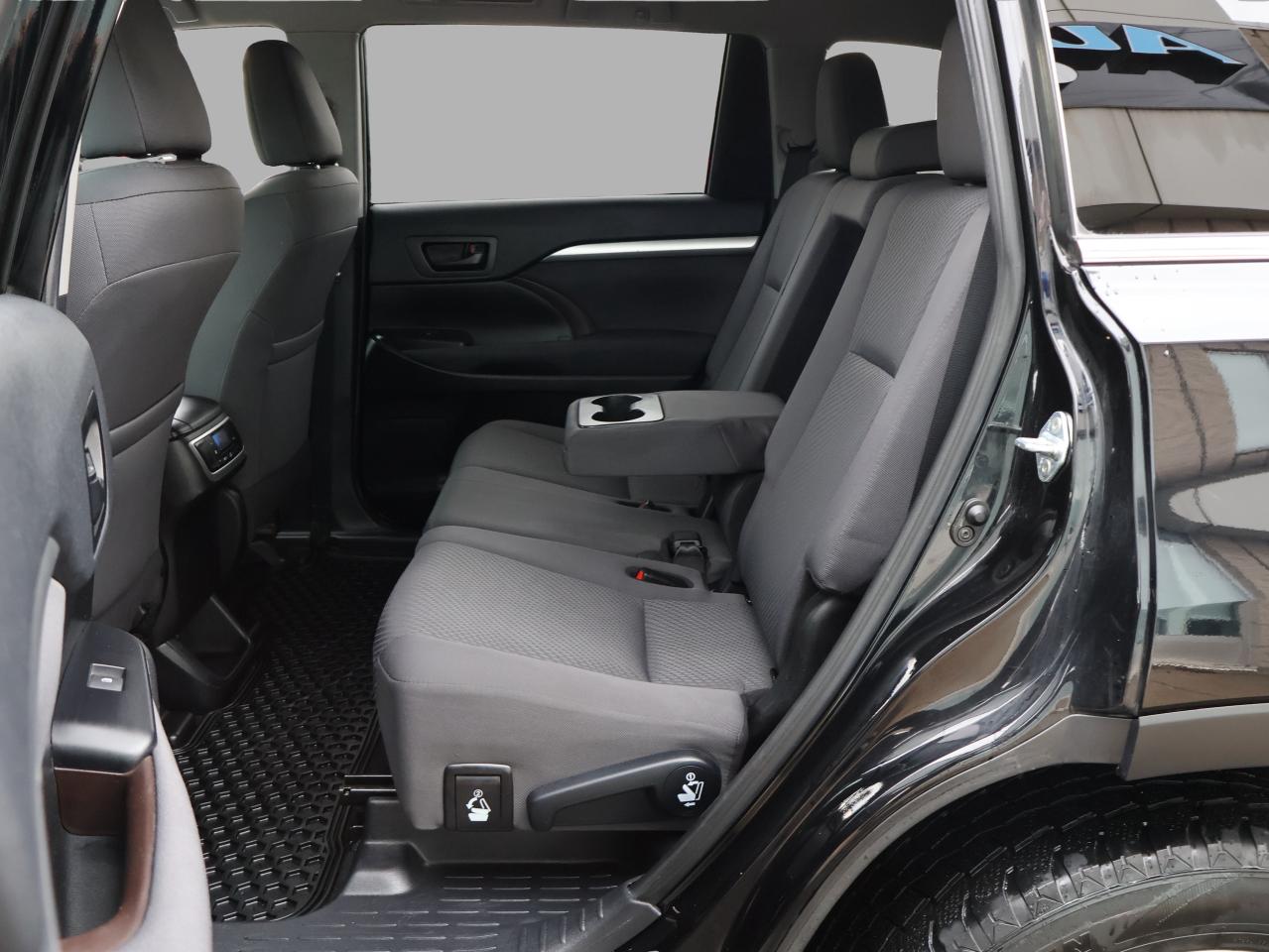 2019 Toyota Highlander LE PLUS AWD CERTIFIED *1 OWNER* CAMERA BLUETOOTH CRUISE ALLOYS Photo