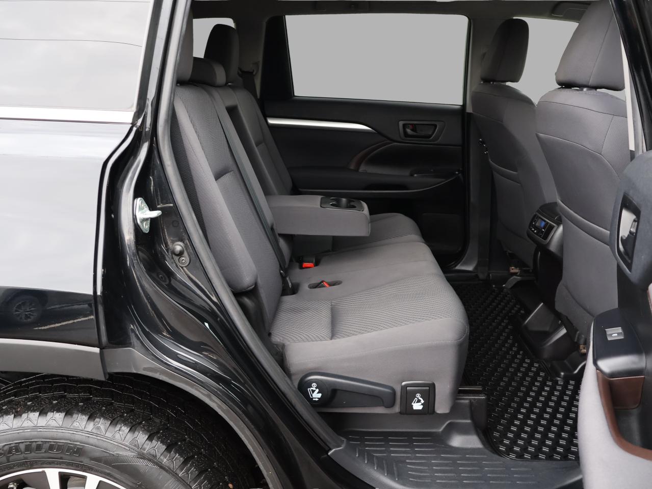 2019 Toyota Highlander LE PLUS AWD CERTIFIED *1 OWNER* CAMERA BLUETOOTH CRUISE ALLOYS Photo