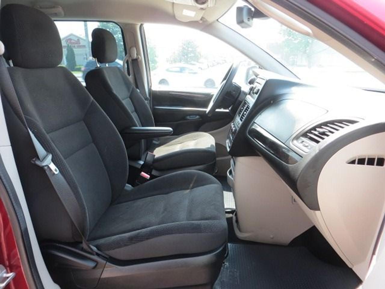 2016 Dodge Grand Caravan CERTIFIED, ONLY 63,000KM, 7 PASS, CLEAN CARFAX Photo