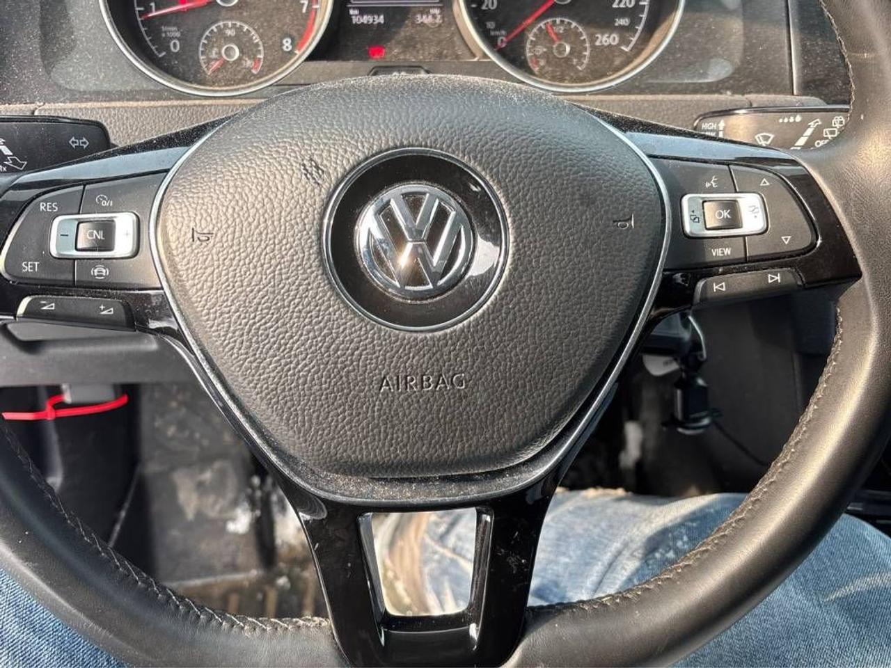 2019 Volkswagen Golf Comfortline 5SPD MANUAL!! LOW KM, HEATED SEATS!! Photo12