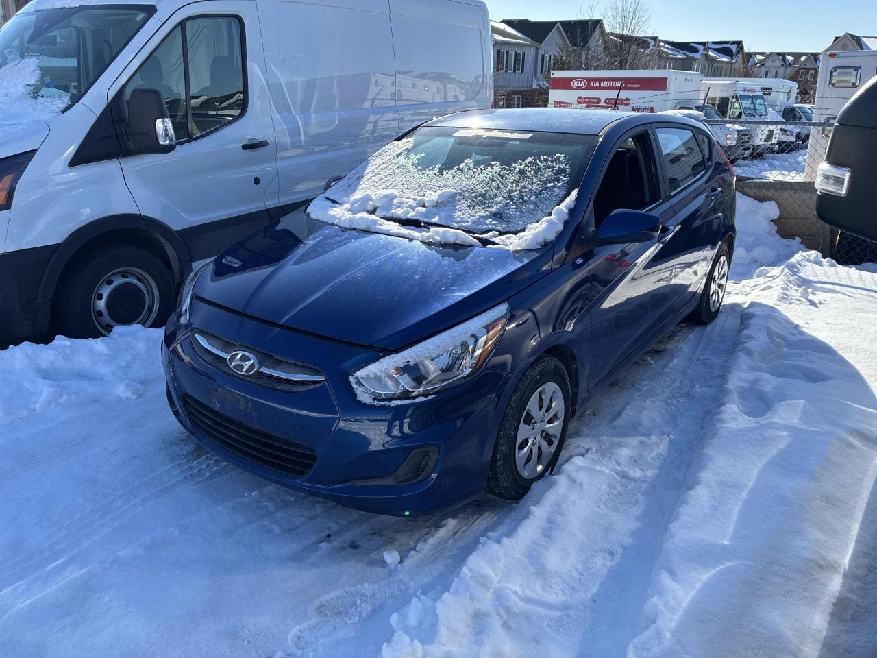 2016 Hyundai Accent GL - ONLY 30,000KM!! HATCHBACK, AUTO, HEATED SEATS Photo2