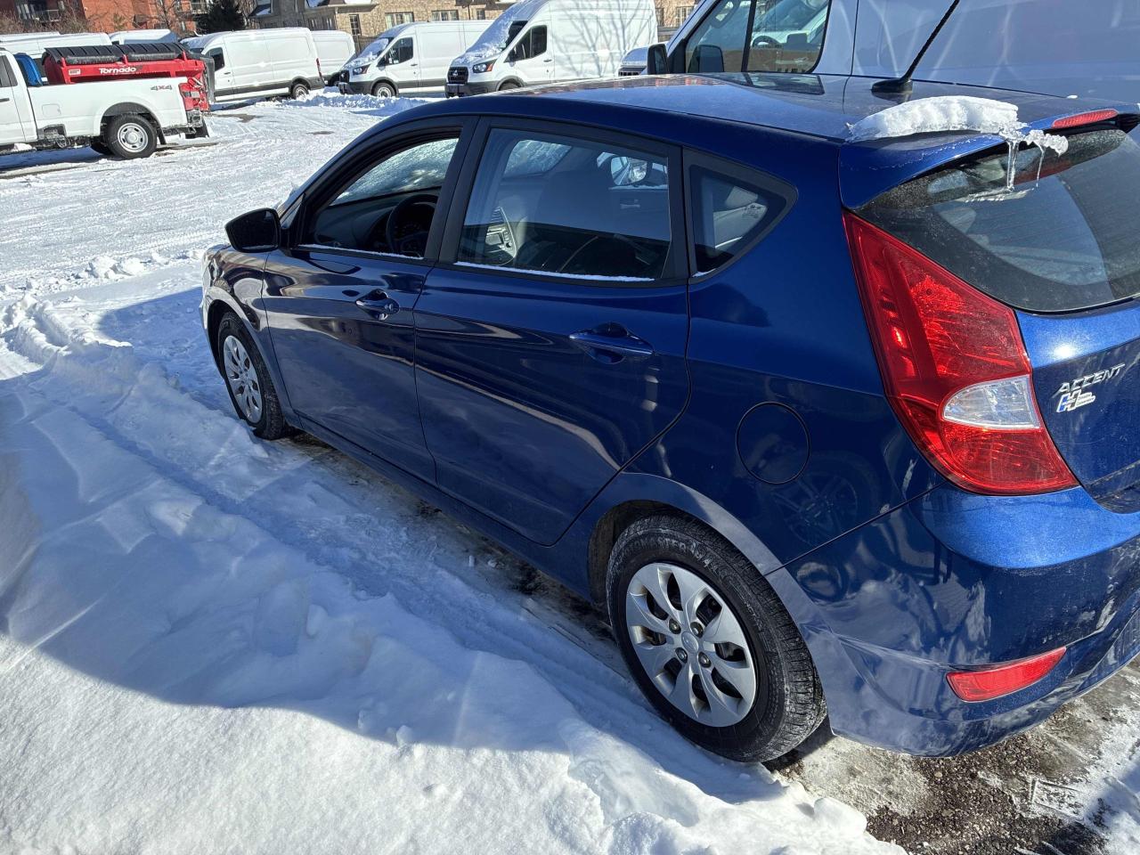 2016 Hyundai Accent GL - ONLY 30,000KM!! HATCHBACK, AUTO, HEATED SEATS Photo4