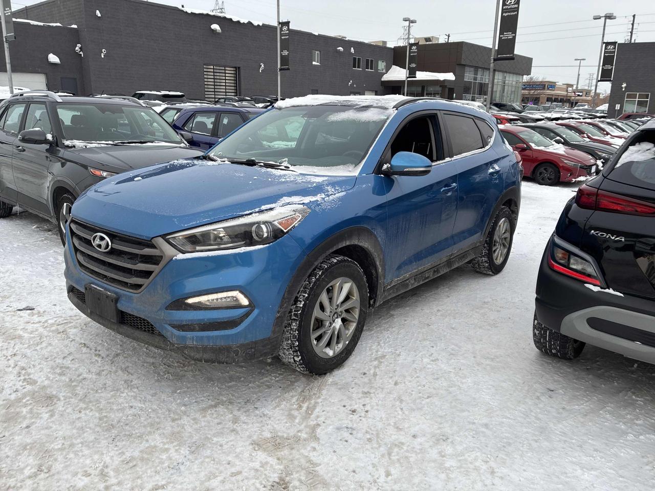 2016 Hyundai Tucson Luxury AWD, LEATHER, SUNROOF, HEATED SEATS & WHEEL Photo2