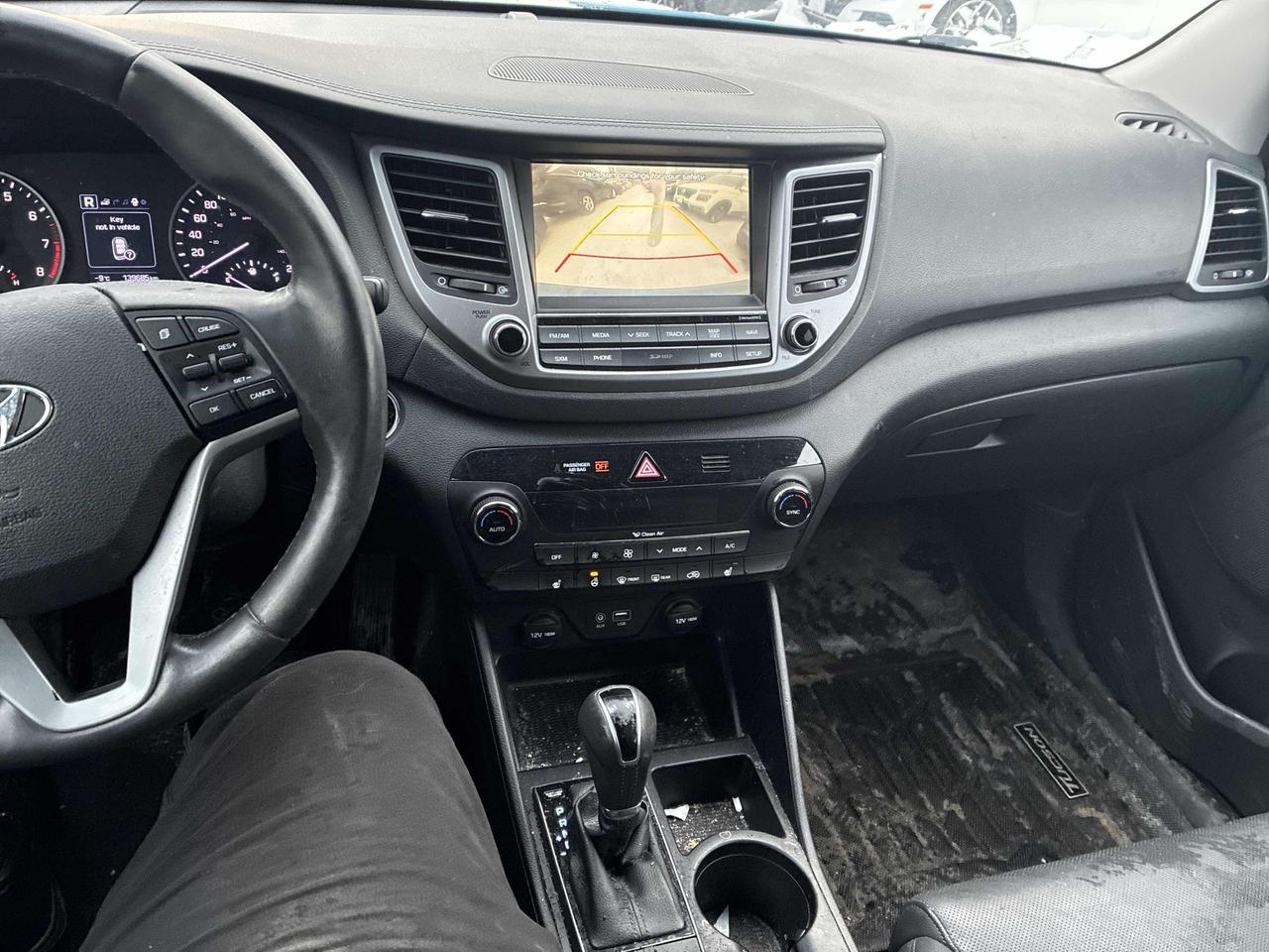 2016 Hyundai Tucson Luxury AWD, LEATHER, SUNROOF, HEATED SEATS & WHEEL Photo12