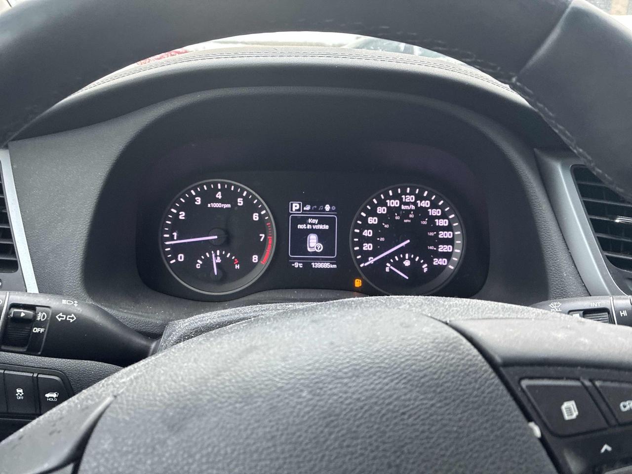 2016 Hyundai Tucson Luxury AWD, LEATHER, SUNROOF, HEATED SEATS & WHEEL Photo13