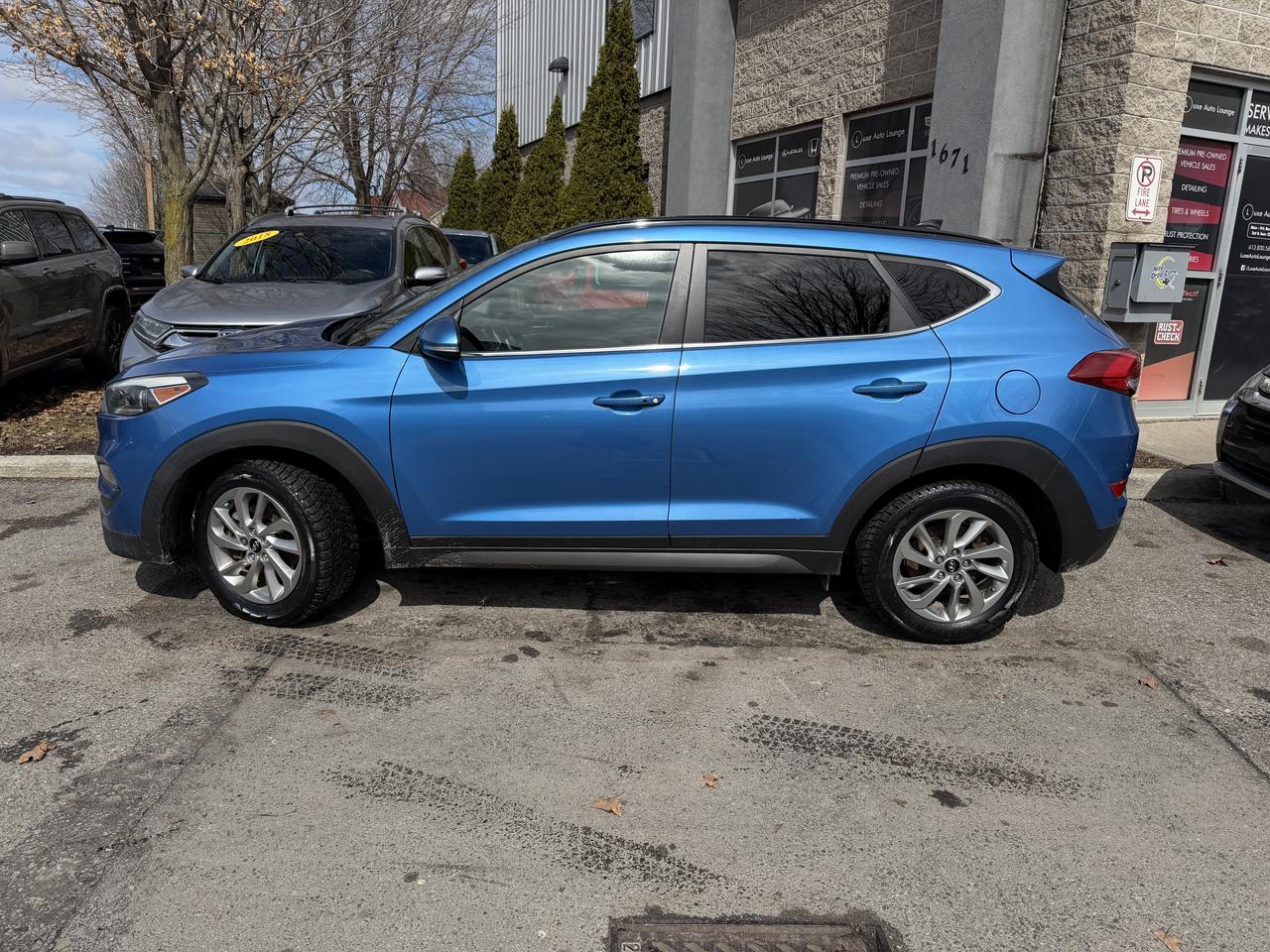 2016 Hyundai Tucson Luxury AWD, LEATHER, SUNROOF, HEATED SEATS & WHEEL Photo3