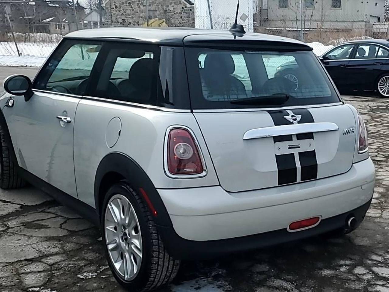 2010 MINI Cooper Camden Edition-6SPD, SUNROOF, HEATED SEATS, CLEAN! Photo4