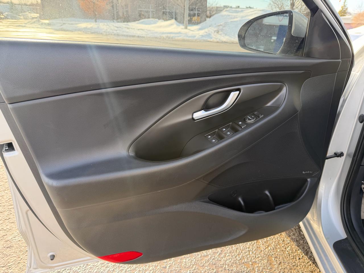 2018 Hyundai Elantra GT Sport Ultimate GT, HEATED/COOLED SEATS, LEATHER!! Photo17