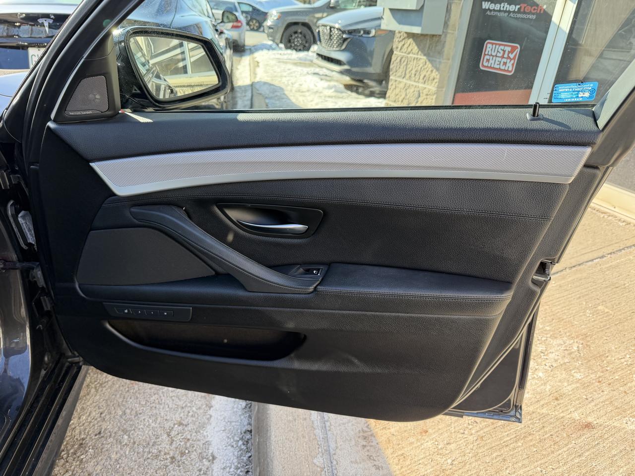 2014 BMW 5 Series 550i xDrive V8, SUPER CLEAN, LEATHER, NAVIGATION Photo47