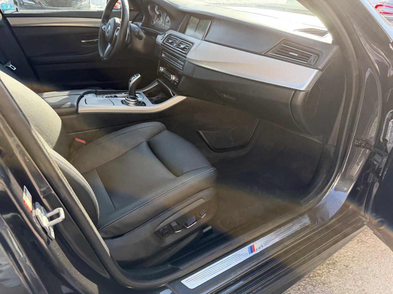 2014 BMW 5 Series 550i xDrive V8, SUPER CLEAN, LEATHER, NAVIGATION Photo48