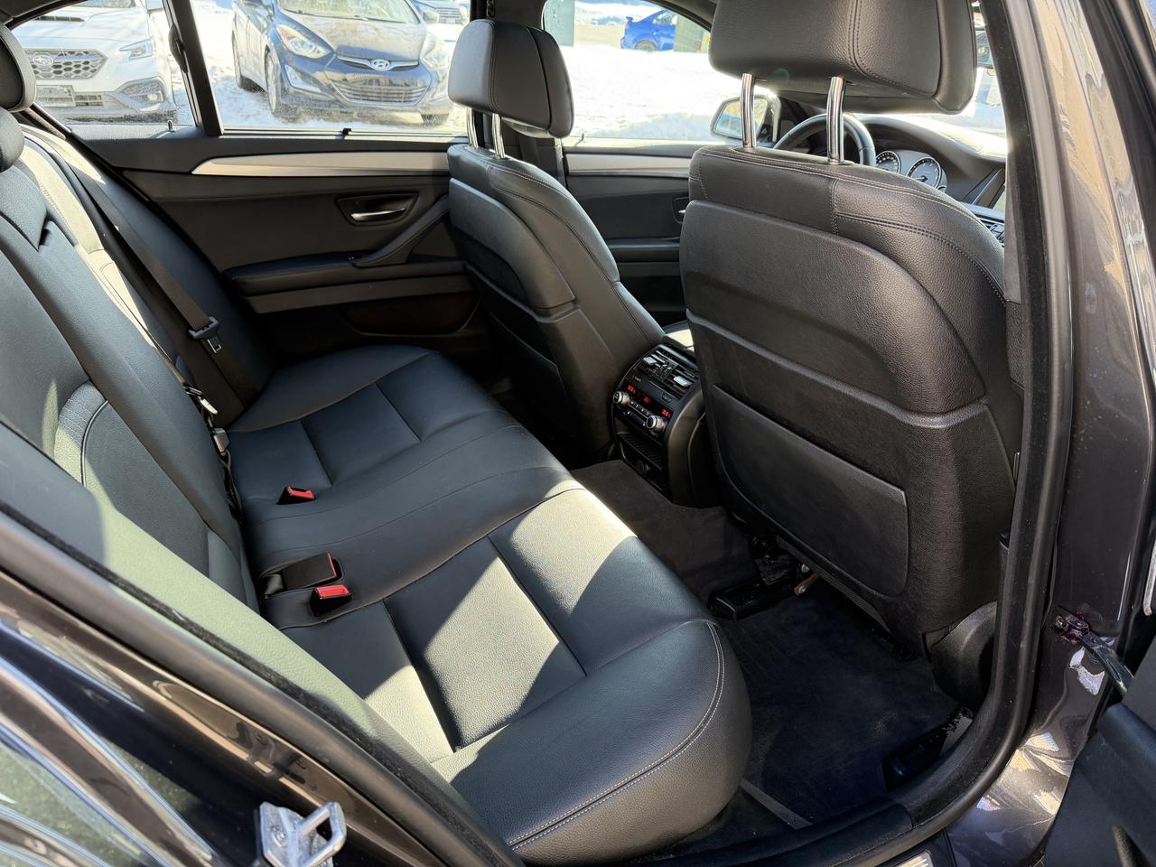 2014 BMW 5 Series 550i xDrive V8, SUPER CLEAN, LEATHER, NAVIGATION Photo96