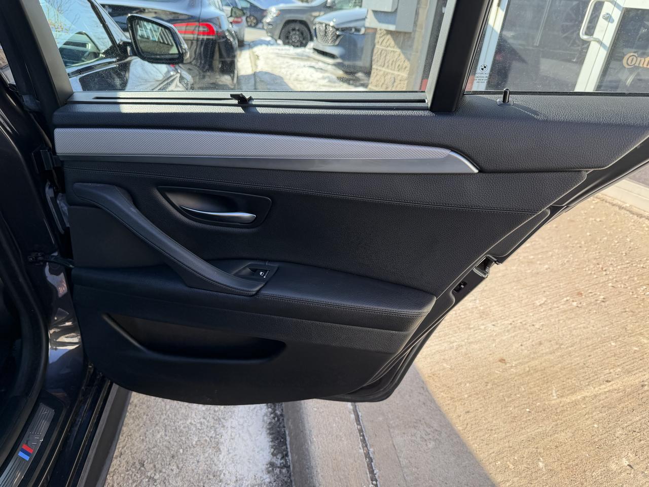 2014 BMW 5 Series 550i xDrive V8, SUPER CLEAN, LEATHER, NAVIGATION Photo45