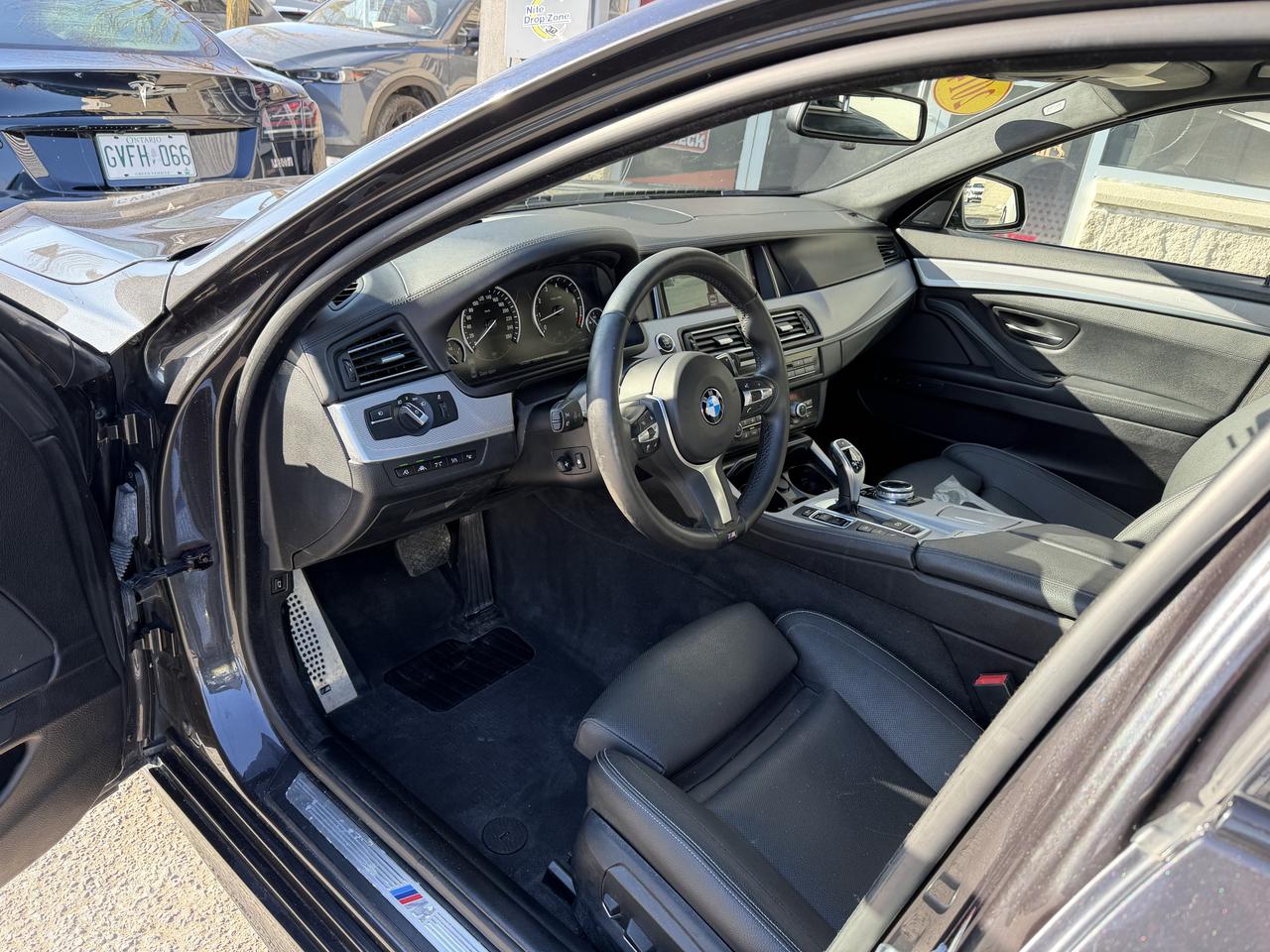 2014 BMW 5 Series 550i xDrive V8, SUPER CLEAN, LEATHER, NAVIGATION Photo23