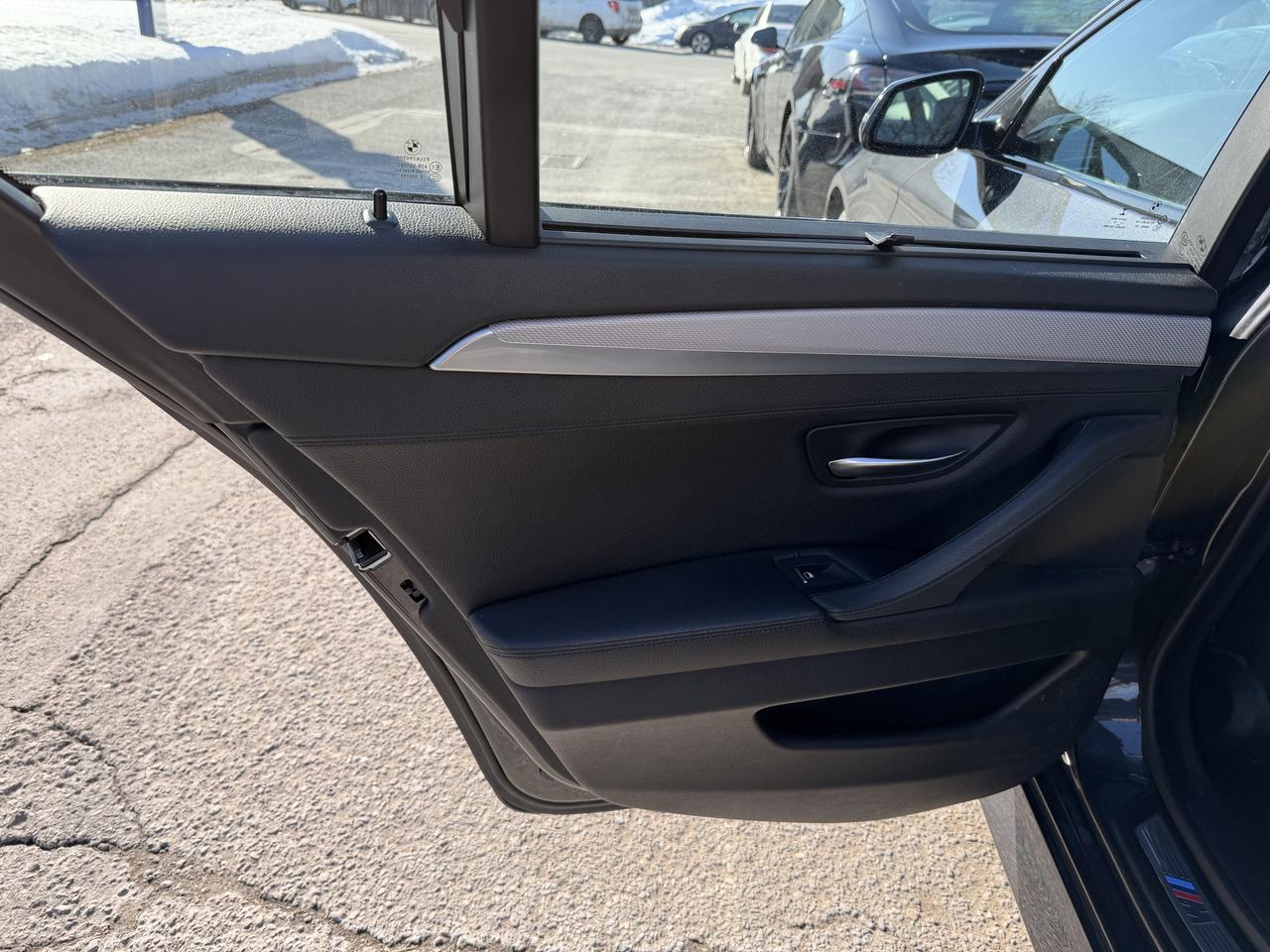 2014 BMW 5 Series 550i xDrive V8, SUPER CLEAN, LEATHER, NAVIGATION Photo90