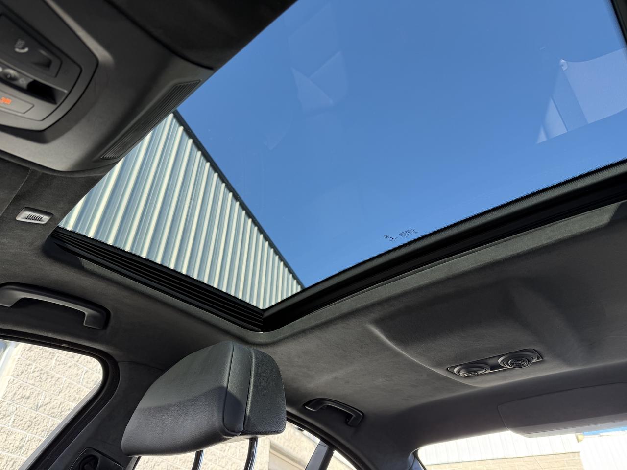 2014 BMW 5 Series 550i xDrive V8, SUPER CLEAN, LEATHER, NAVIGATION Photo39