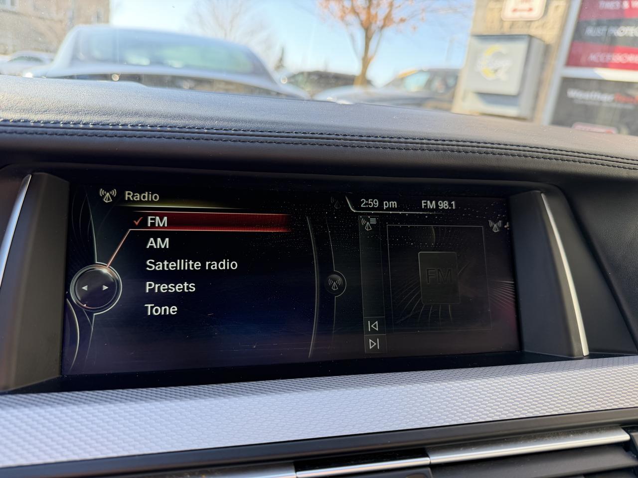 2014 BMW 5 Series 550i xDrive V8, SUPER CLEAN, LEATHER, NAVIGATION Photo33