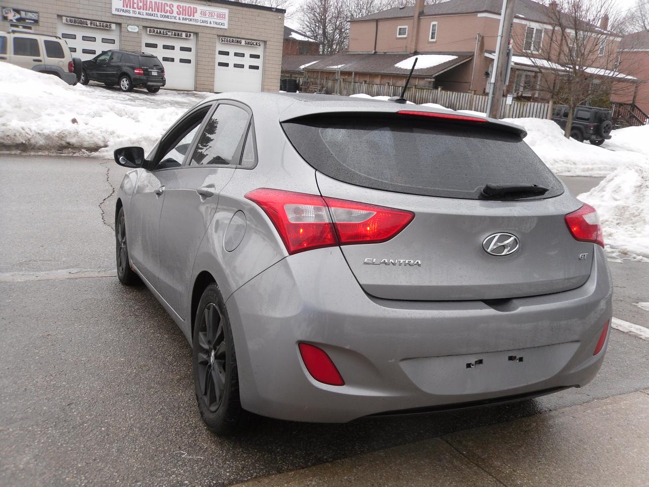 2013 Hyundai Elantra GT 5dr HB Auto GLS Photo
