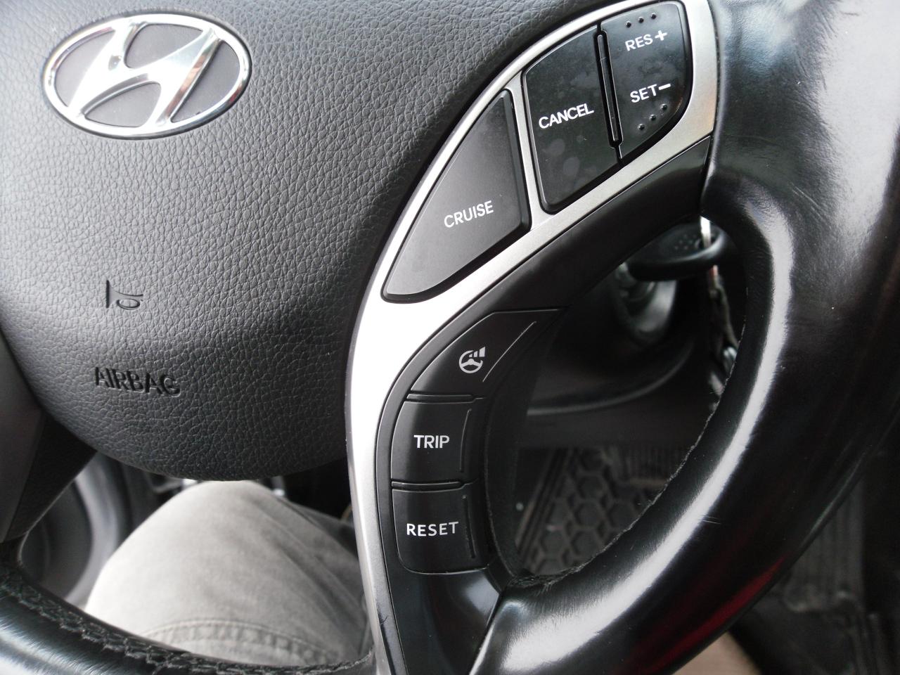 2013 Hyundai Elantra GT 5dr HB Auto GLS Photo