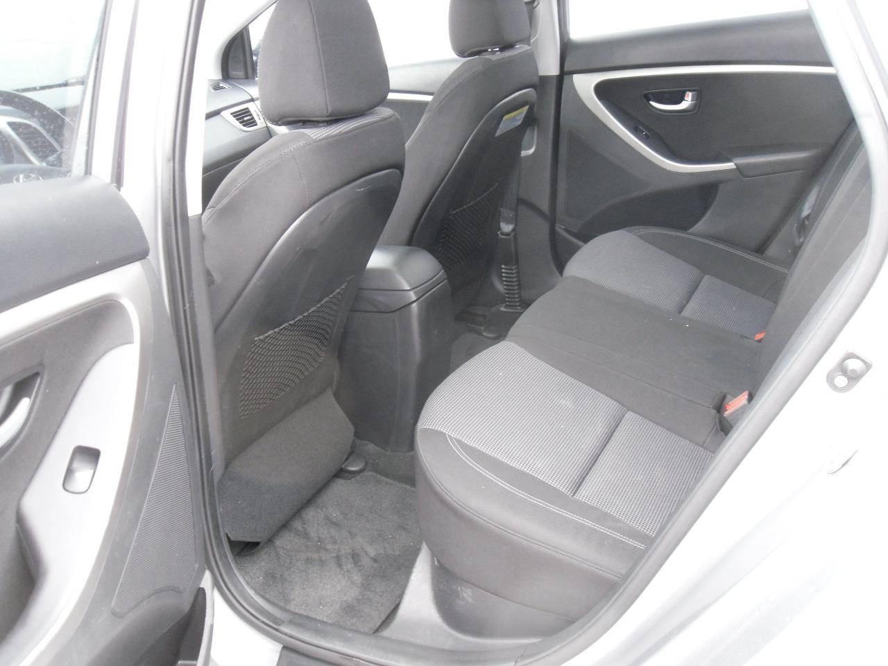 2013 Hyundai Elantra GT 5dr HB Auto GLS Photo