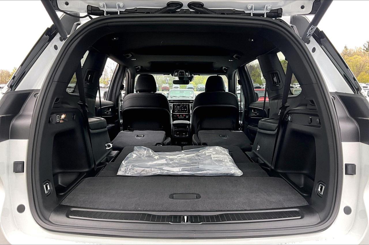 2026 Jeep Grand Cherokee L LAREDO X | Sunroof | Remote Start | Power Liftgate Photo