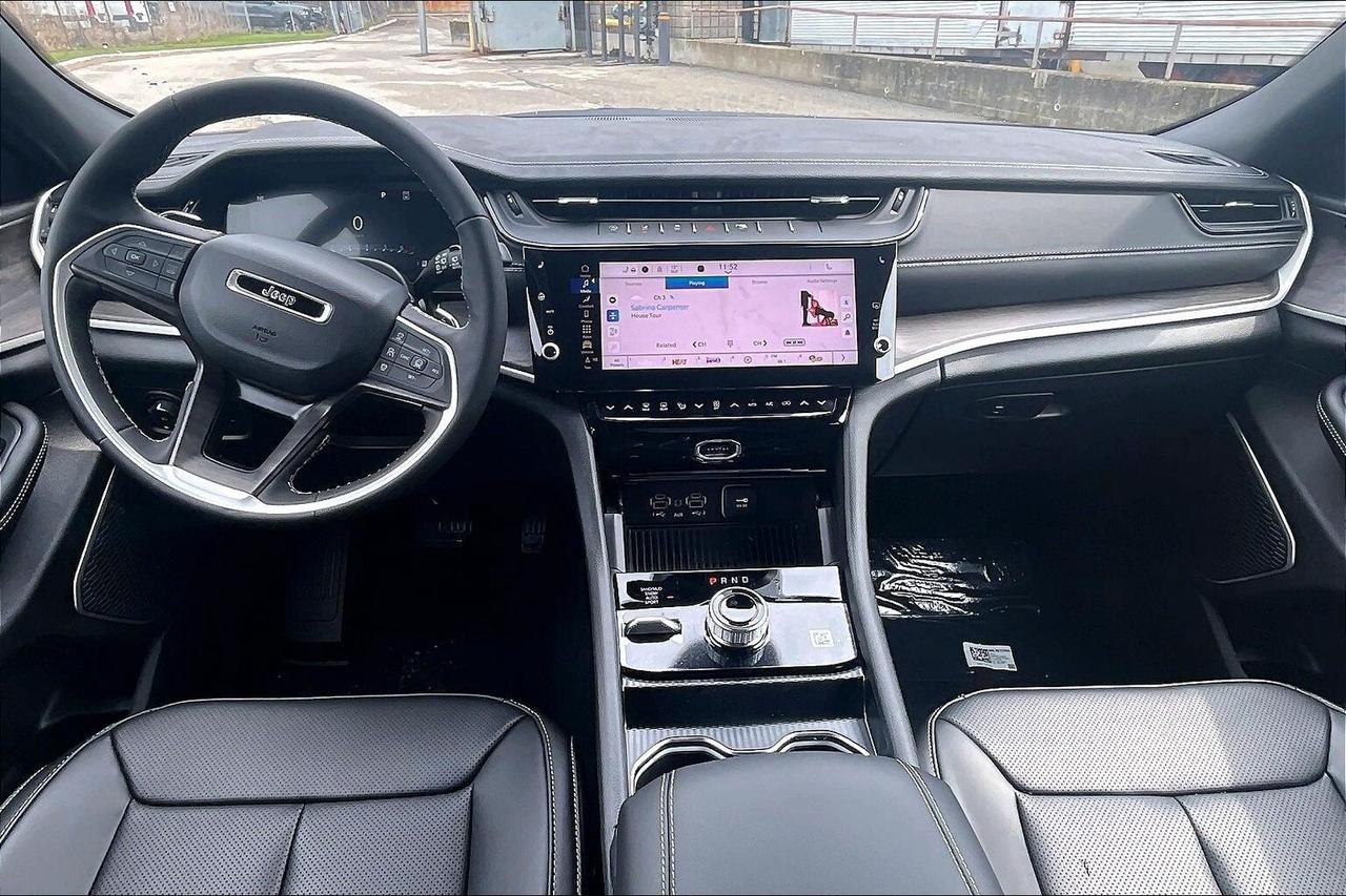 2026 Jeep Grand Cherokee LIMITED | Altitude | Pano Roof | Leather | Nav Photo