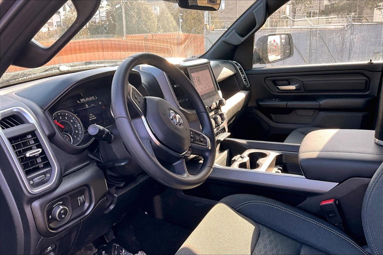 2026 RAM 1500 EXPRESS | Blackout | 8.4" TOUCHSCREEN | 4X4 Photo