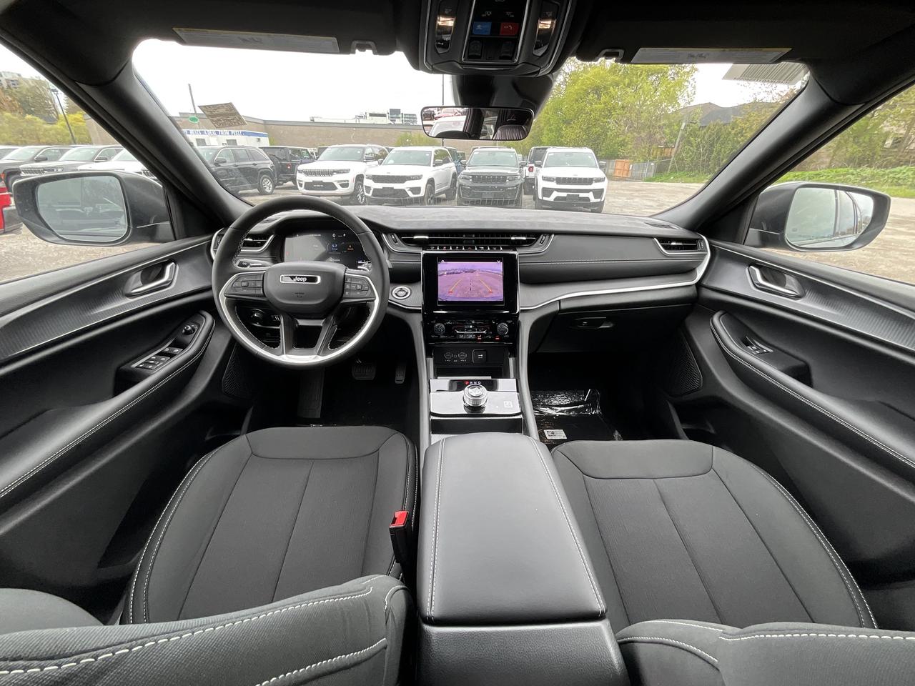 2026 Jeep Grand Cherokee L LAREDO X | Sunroof | 7-Passenger | Tow Pkg Photo4