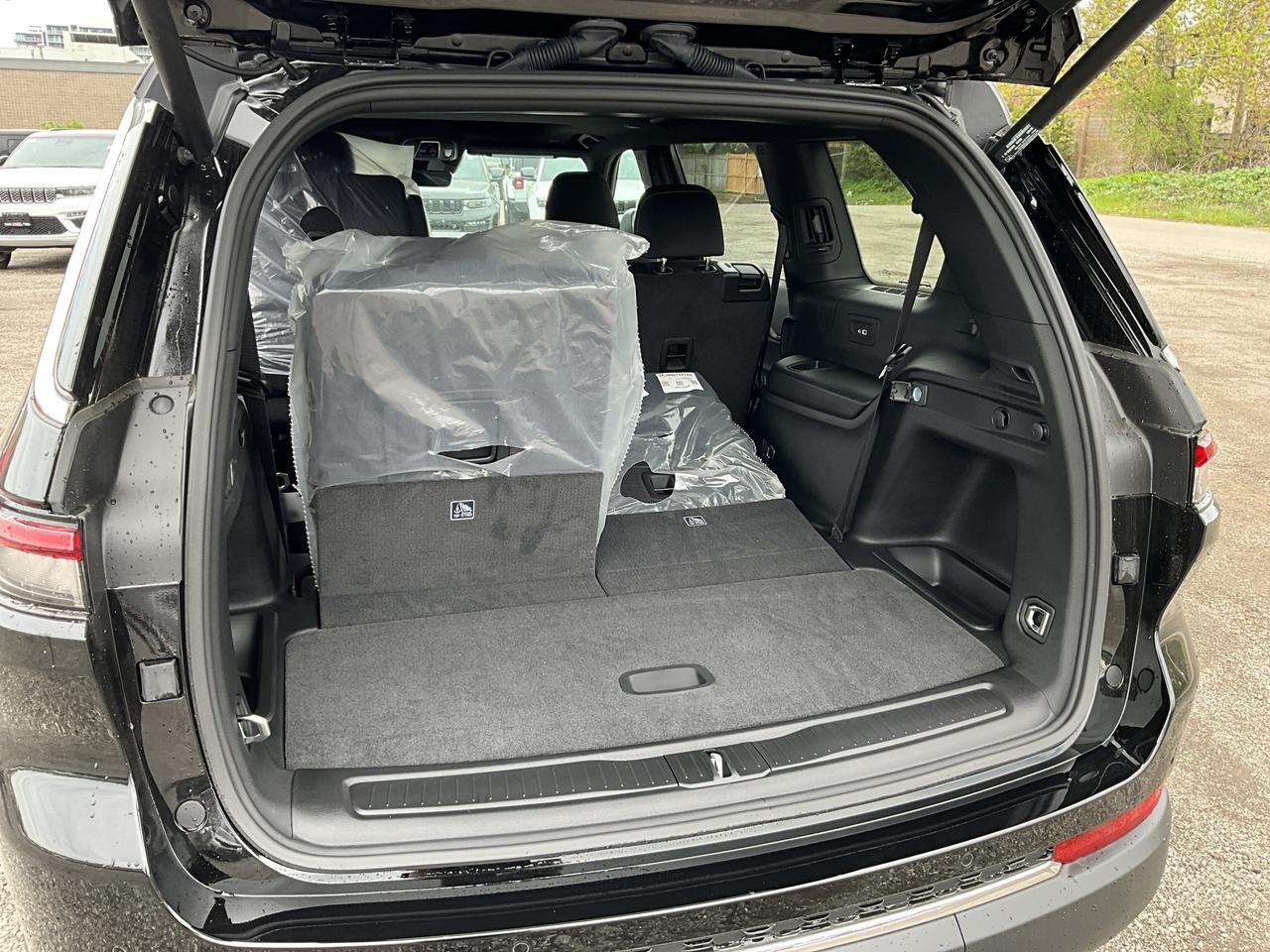 2026 Jeep Grand Cherokee L LAREDO X | Sunroof | 7-Passenger | Tow Pkg Photo
