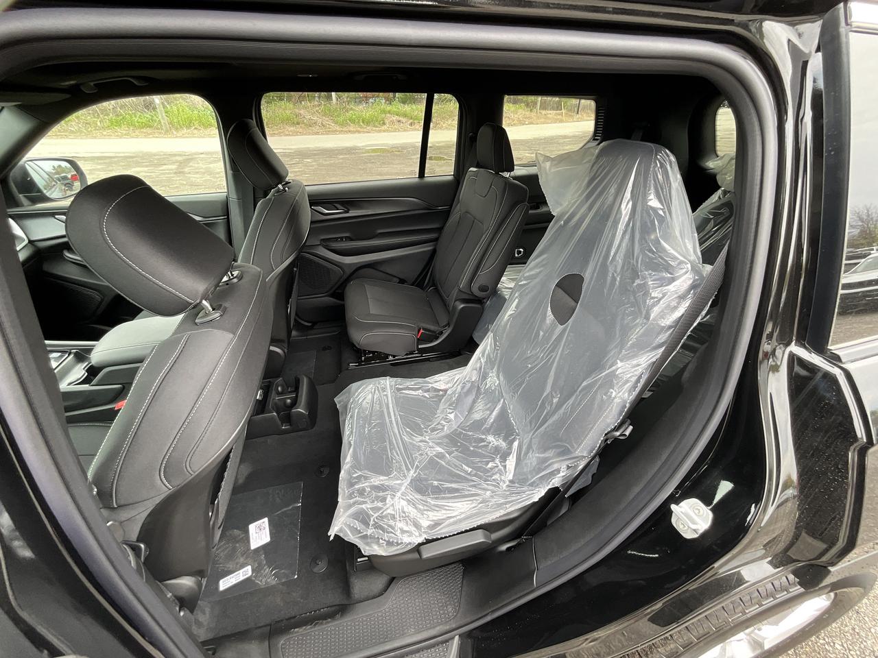 2026 Jeep Grand Cherokee L LAREDO X | Sunroof | 7-Passenger | Tow Pkg Photo