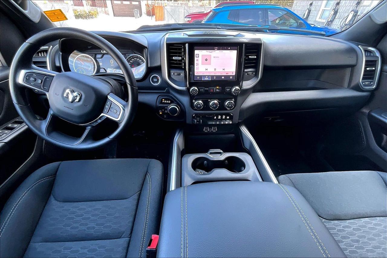 2026 RAM 1500 EXPRESS | Blackout | 3.0L Hurricane | Crew | 4X4 Photo4