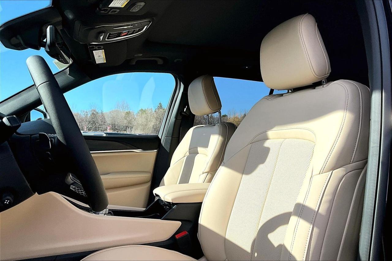 2026 Jeep Grand Cherokee LIMITED | Altitude | Pano Roof | Leather | Nav Photo