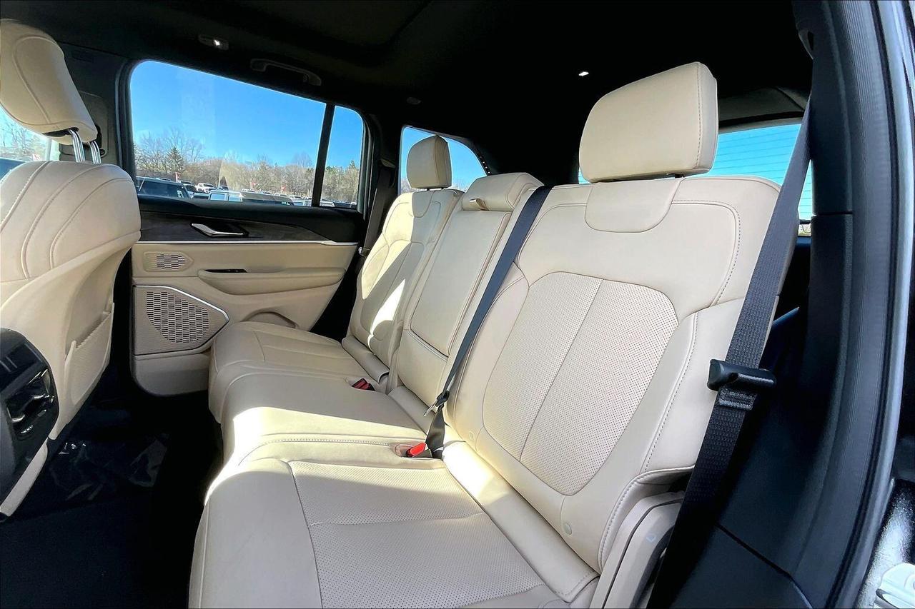 2026 Jeep Grand Cherokee LIMITED | Altitude | Pano Roof | Leather | Nav Photo