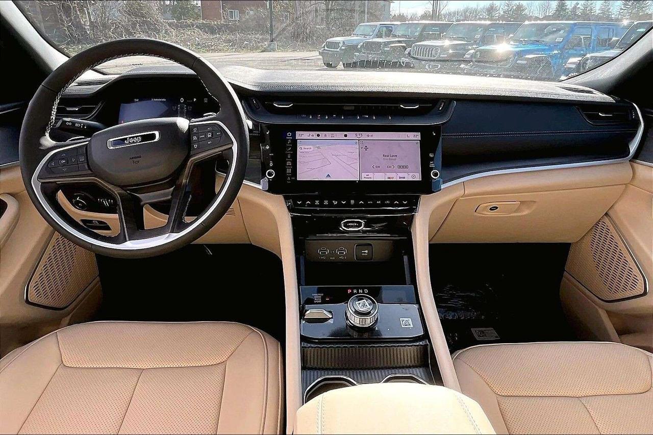 2026 Jeep Grand Cherokee LIMITED | Altitude | Pano Roof | Leather | Nav Photo4