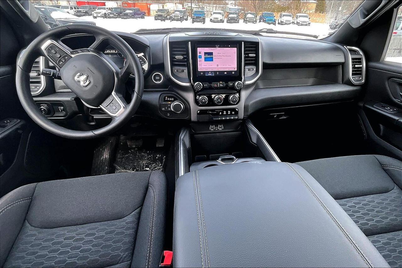 2026 RAM 1500 EXPRESS | Blackout | 8.4" TOUCHSCREEN | 4X4 Photo4