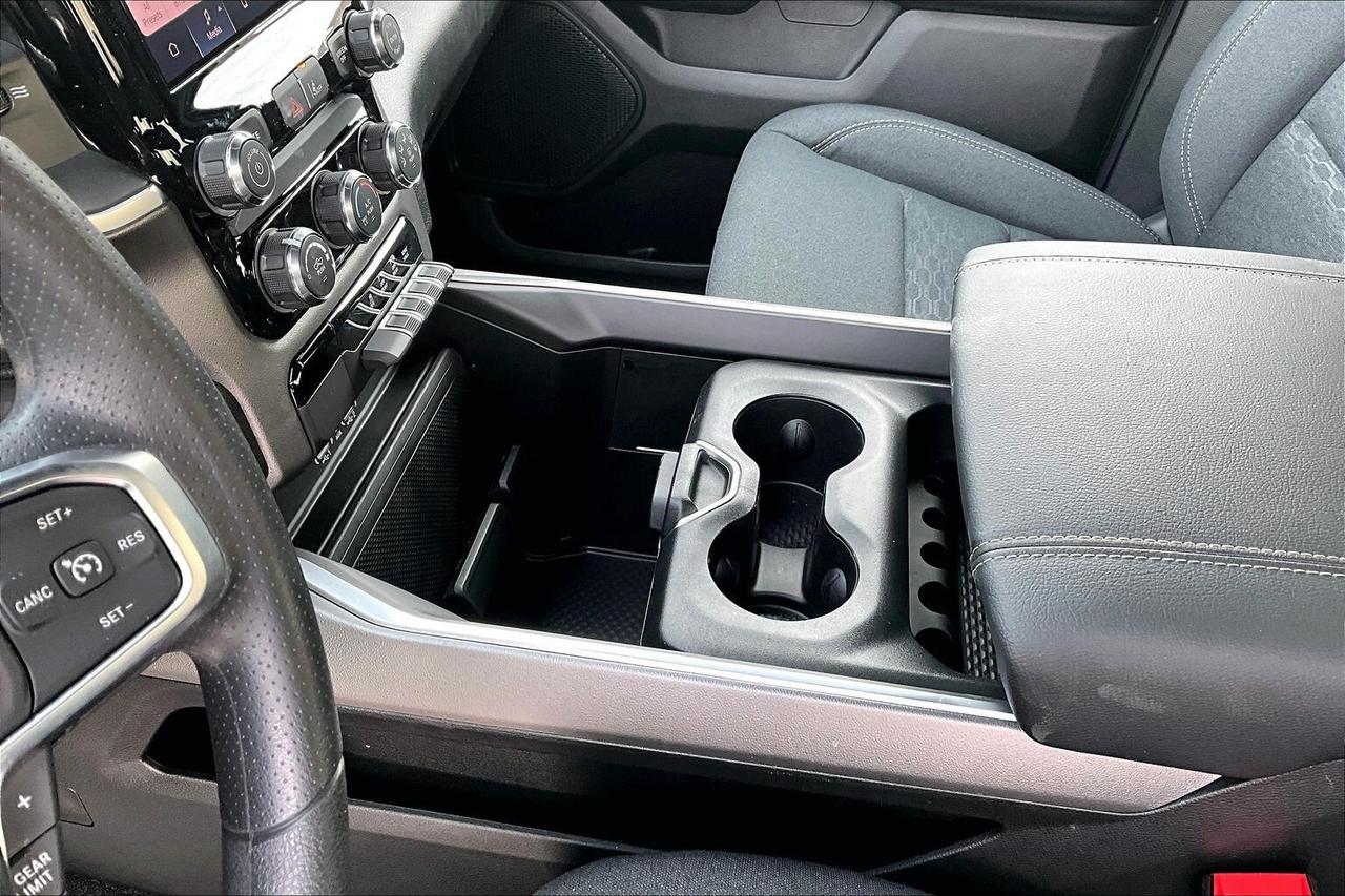 2026 RAM 1500 EXPRESS | Blackout | 8.4" TOUCHSCREEN | 4X4 Photo