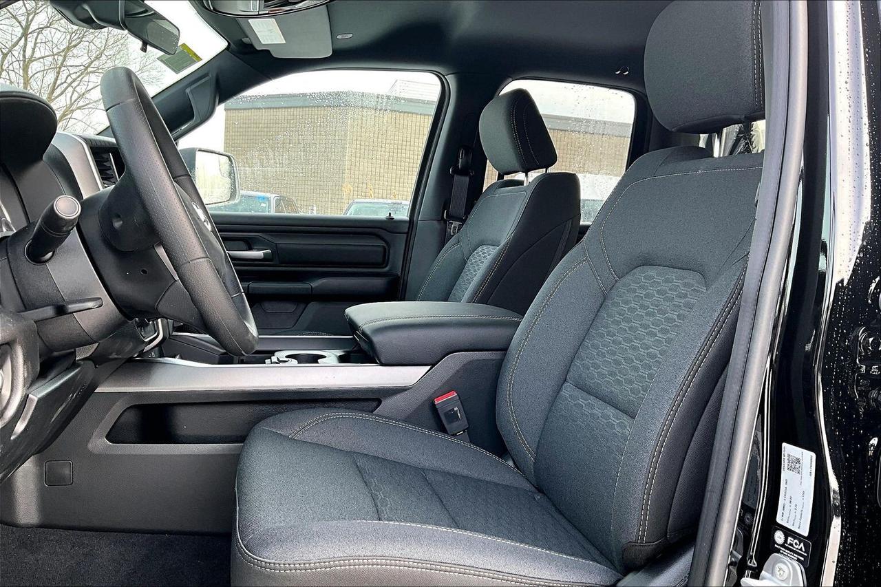 2026 RAM 1500 EXPRESS | Blackout | 8.4" TOUCHSCREEN | 4X4 Photo