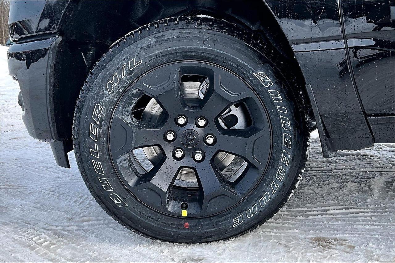 2026 RAM 1500 EXPRESS | Blackout | 8.4" TOUCHSCREEN | 4X4 Photo