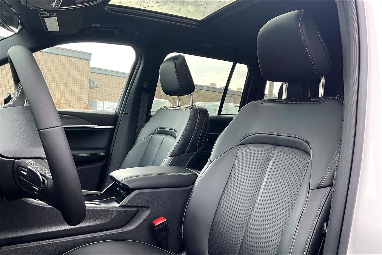 2026 Jeep Grand Cherokee LIMITED | Altitude | Pano Roof | Leather | Nav Photo