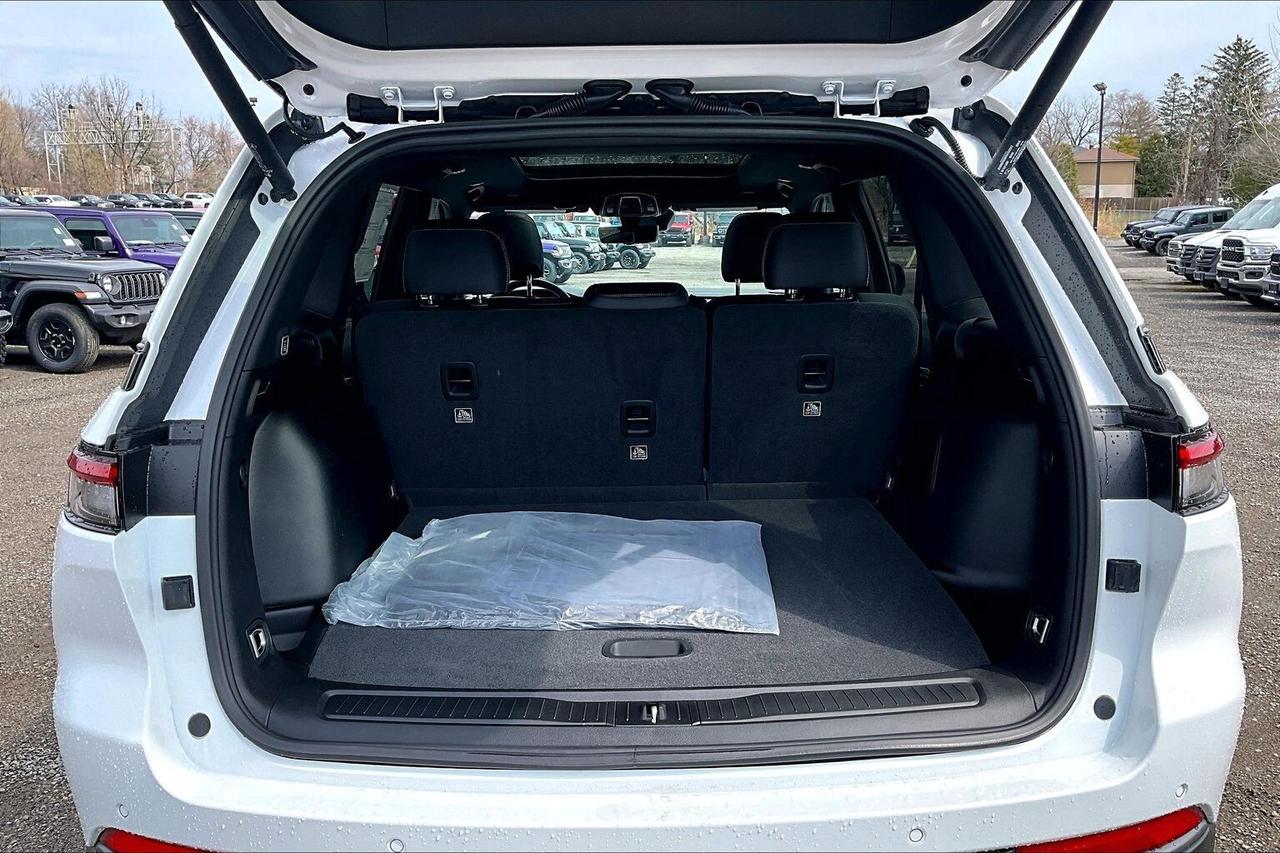 2026 Jeep Grand Cherokee LIMITED | Altitude | Pano Roof | Leather | Nav Photo