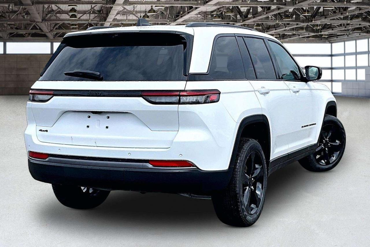 2026 Jeep Grand Cherokee LIMITED | Altitude | Pano Roof | Leather | Nav Photo2