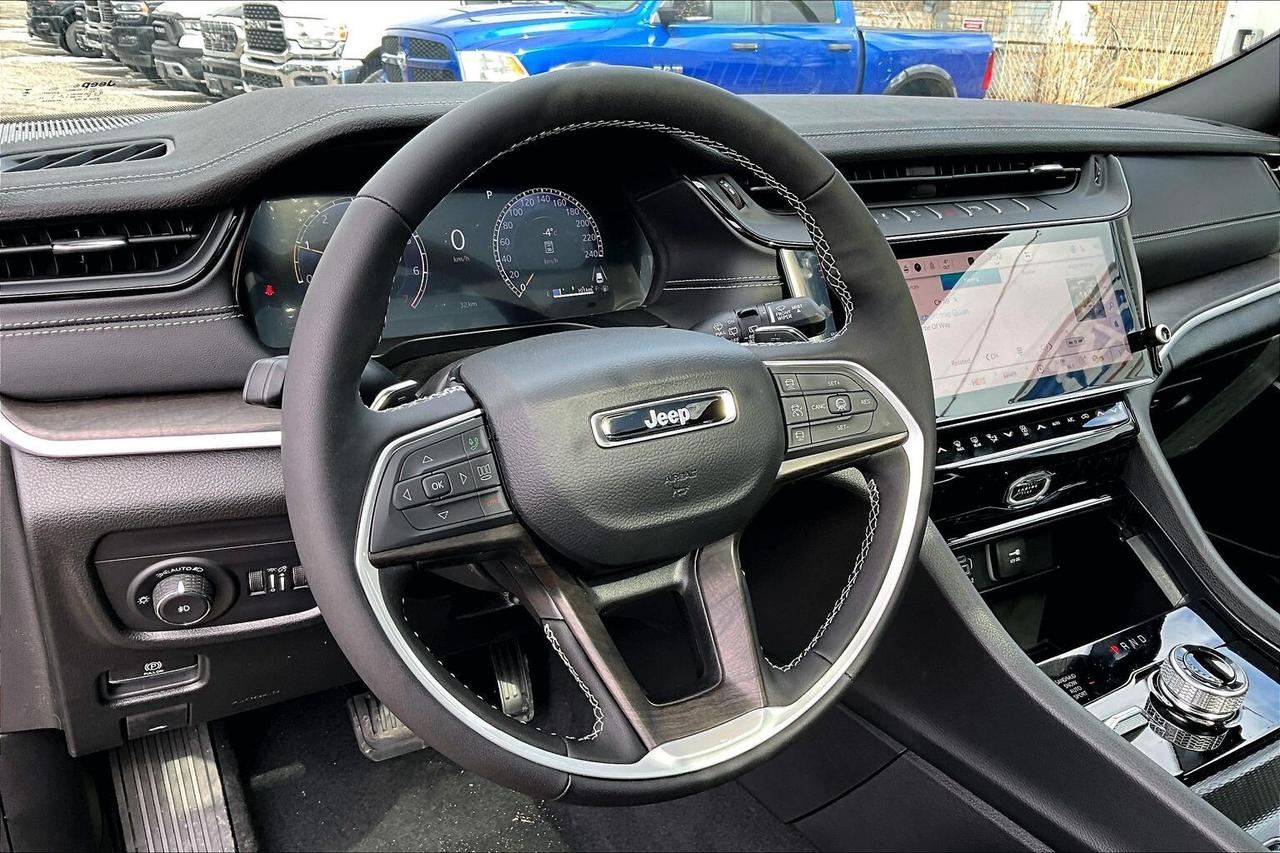 2026 Jeep Grand Cherokee LIMITED | Altitude | Pano Roof | Leather | Nav Photo4