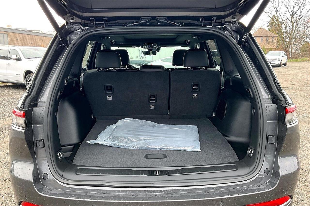 2026 Jeep Grand Cherokee LIMITED | Altitude | Pano Roof | Leather | Nav Photo