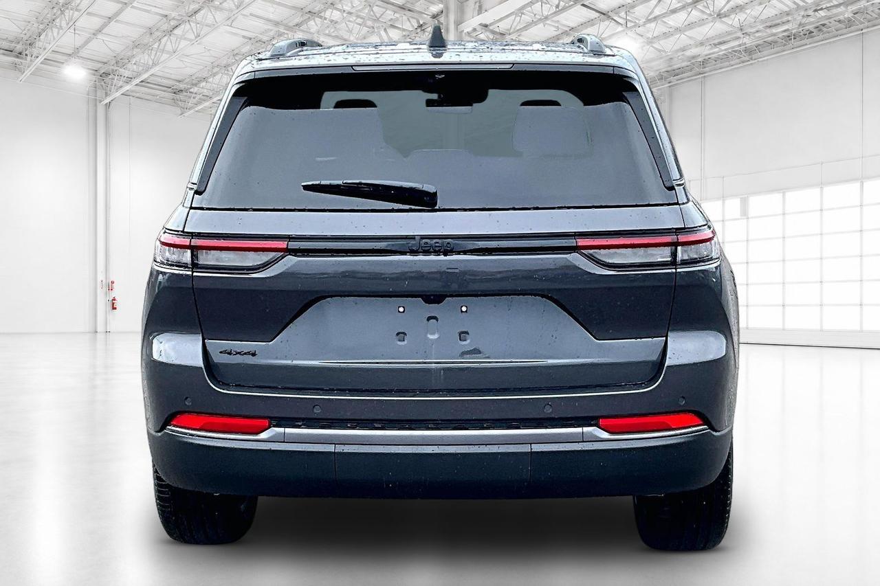 2026 Jeep Grand Cherokee LIMITED | Altitude | Pano Roof | Leather | Nav Photo3